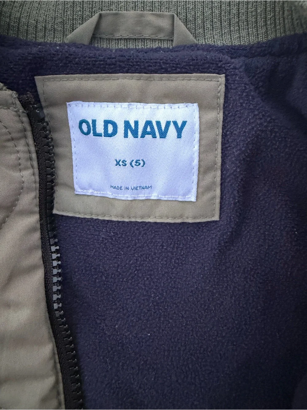 Old Navy Quilted Vest in Olive Size 5